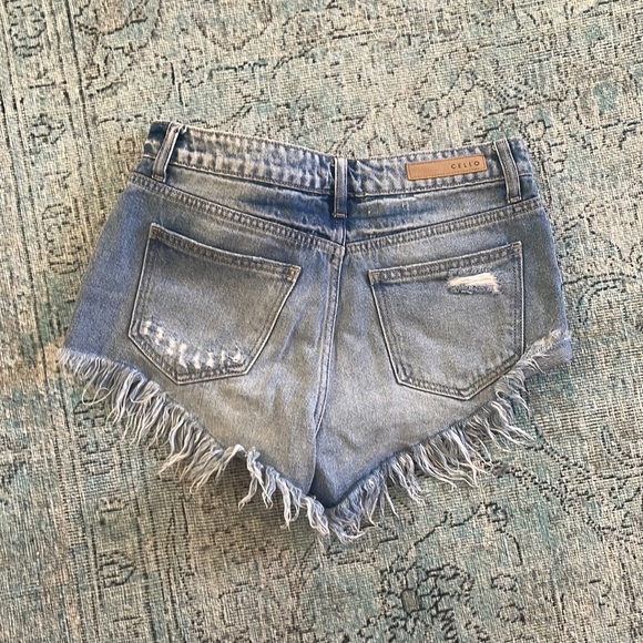 Cut off denim shorts - Picture 2 of 3
